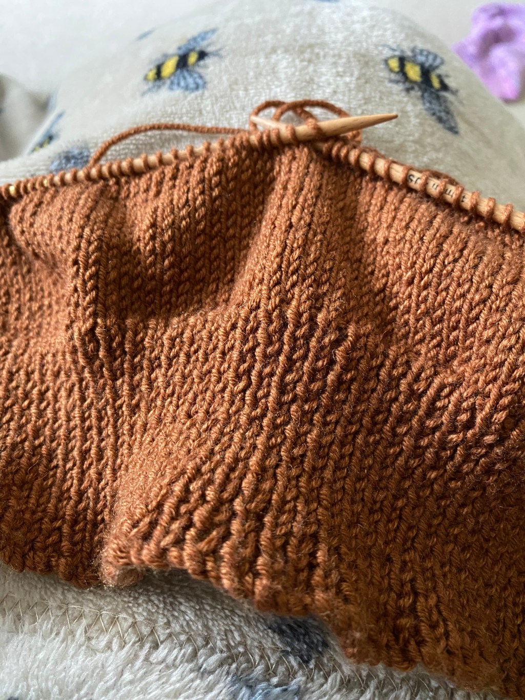 Can I use circular knitting needles to knit&nbsp;flat?